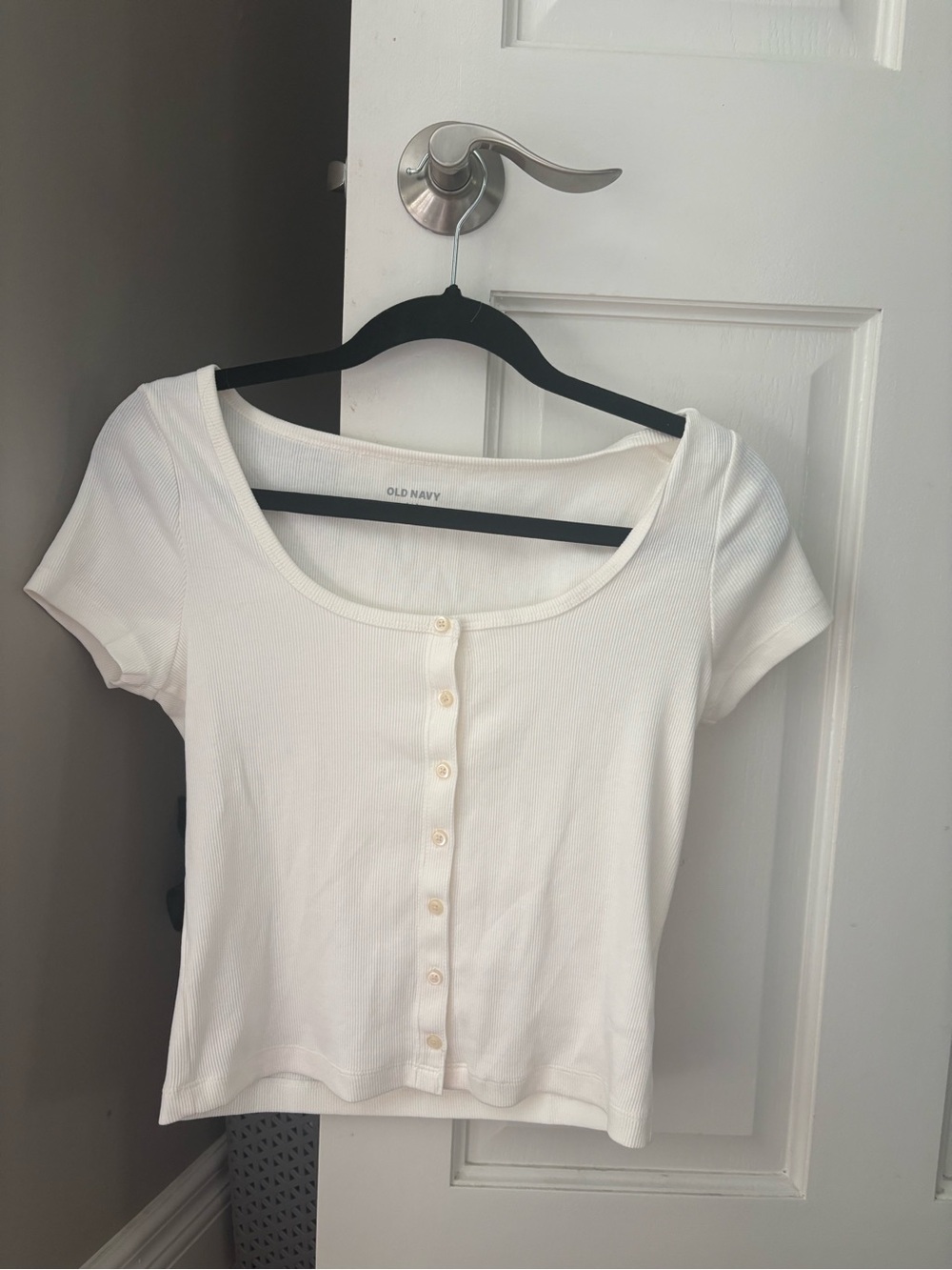 Old Navy White Ribbed Scoop-Neck Button Crop Top - Picture 3 of 4